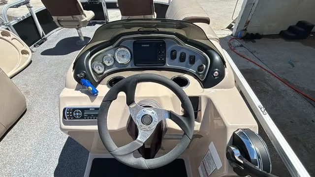 Slide: The Image of Sun Tracker Fishin' Barge 20 DLX 2018 - 18