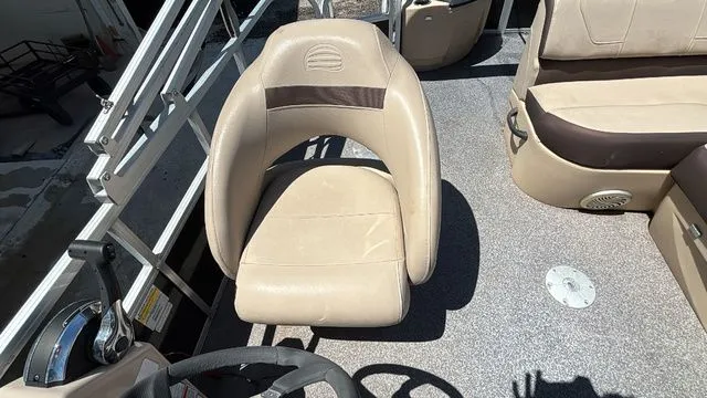 Slide: The Image of Sun Tracker Fishin' Barge 20 DLX 2018 - 19