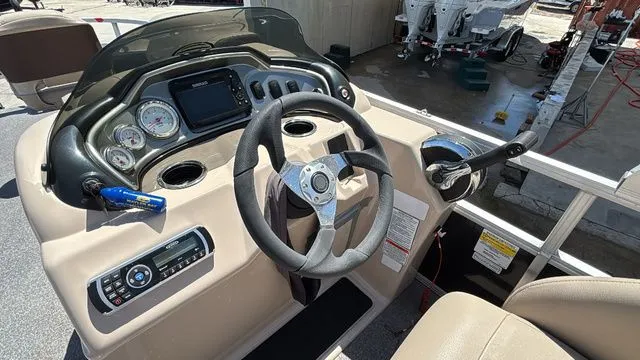 Slide: The Image of Sun Tracker Fishin' Barge 20 DLX 2018 - 20