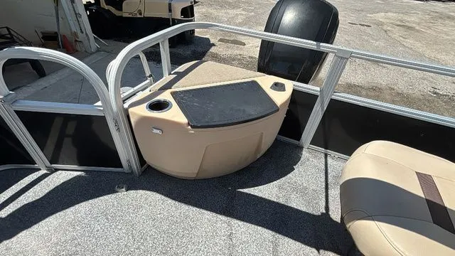 Slide: The Image of Sun Tracker Fishin' Barge 20 DLX 2018 - 21