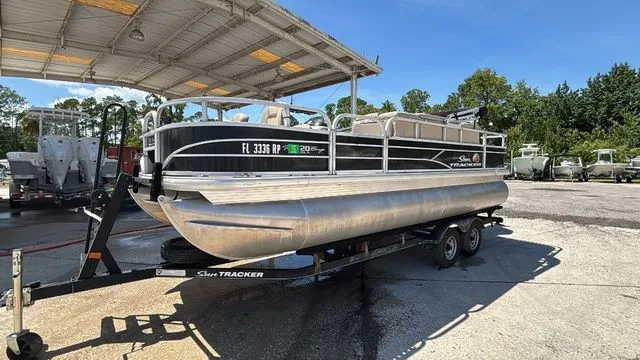 Slide: The Image of Sun Tracker Fishin' Barge 20 DLX 2018 - 9