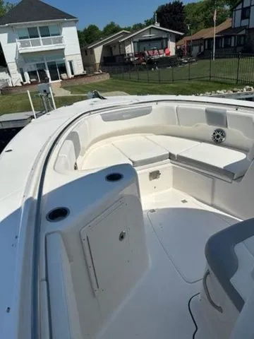 Slide: The Image of Robalo R302 Center Console 2023 - 10