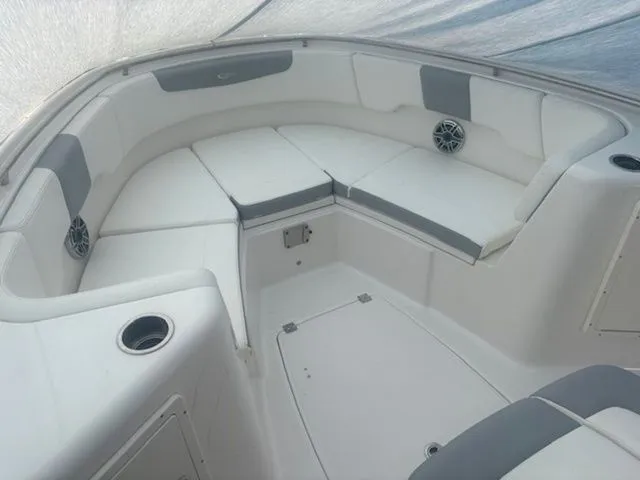 Slide: The Image of Robalo R302 Center Console 2023 - 11