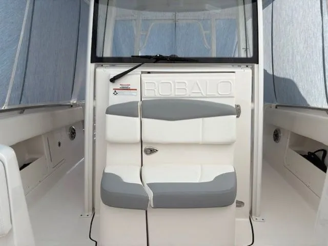 Slide: The Image of Robalo R302 Center Console 2023 - 12