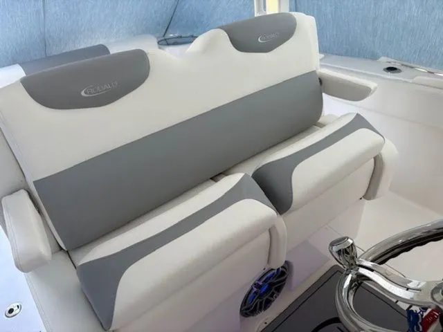 Slide: The Image of Robalo R302 Center Console 2023 - 15