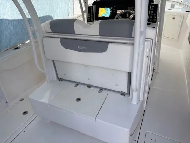 Slide: The Image of Robalo R302 Center Console 2023 - 16