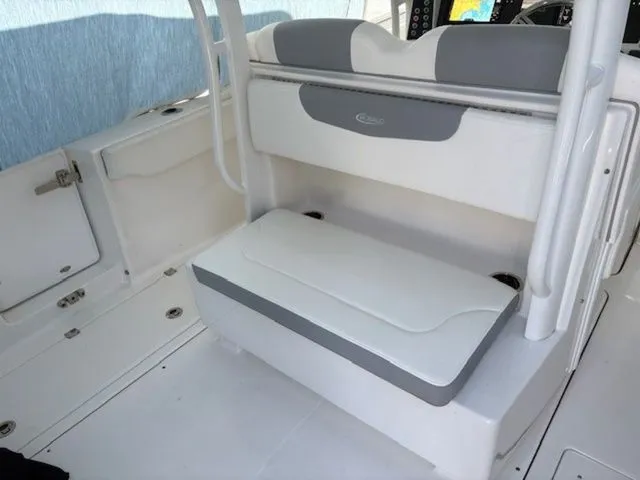 Slide: The Image of Robalo R302 Center Console 2023 - 17