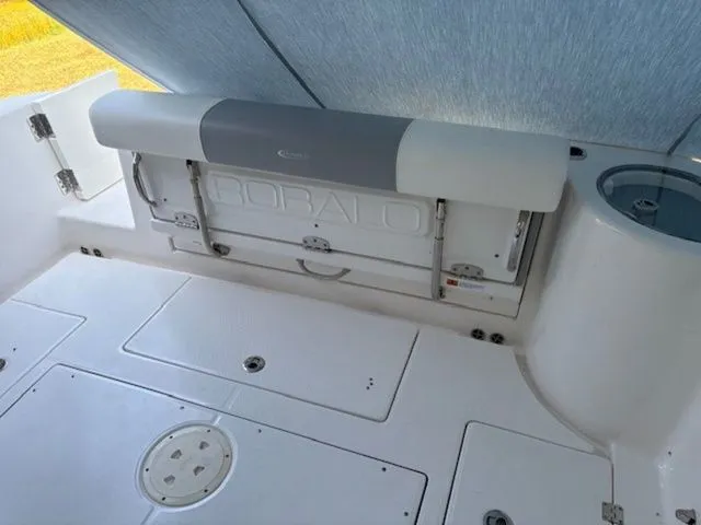 Slide: The Image of Robalo R302 Center Console 2023 - 20