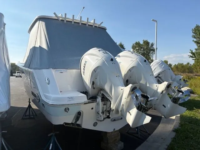 Slide: The Image of Robalo R302 Center Console 2023 - 21