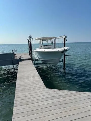 Slide: The Image of Robalo R302 Center Console 2023 - 3