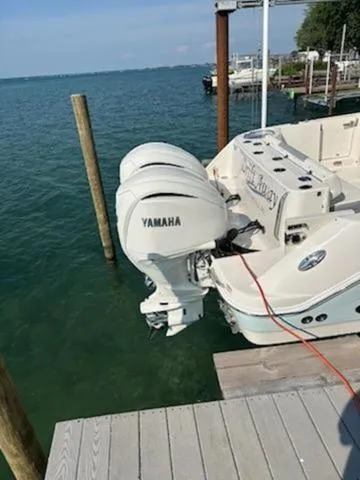 Slide: The Image of Robalo R302 Center Console 2023 - 4