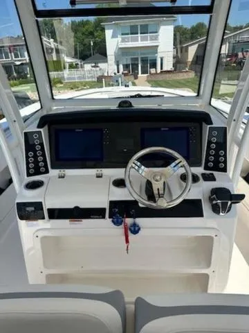 Slide: The Image of Robalo R302 Center Console 2023 - 5