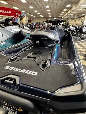 Slide: The Image of Sea-Doo GTX 170 2025 - 5