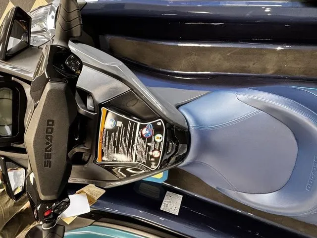 Slide: The Image of Sea-Doo GTX 170 2025 - 6