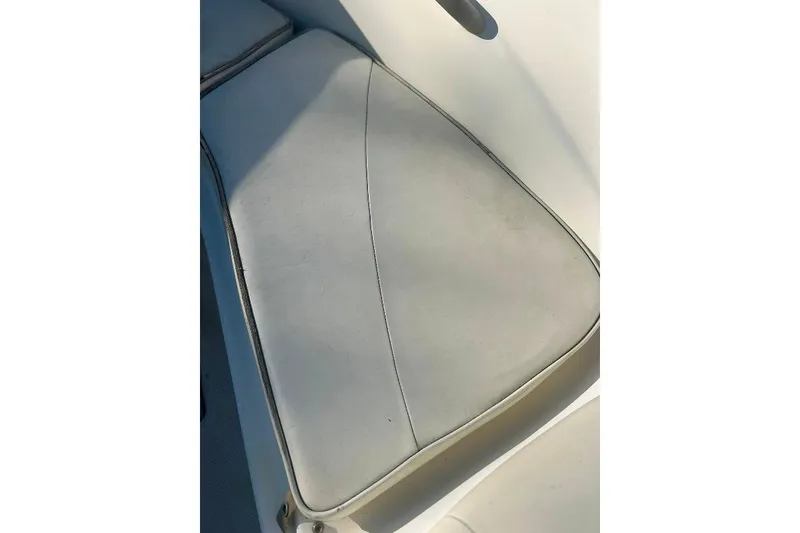 Slide: The Image of 2002 Bayliner 184 SF boat seat with light upholstery and subtle stitching. - 14