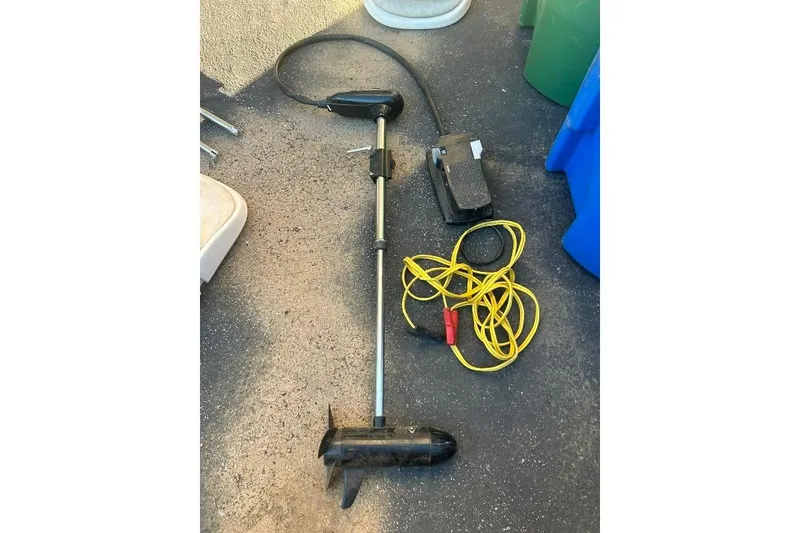 Slide: The Image of Electric trolling motor with foot pedal and yellow cable for 2002 Bayliner 184 SF boat. - 23