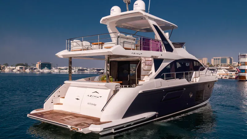 Slide: The Image of Azimut 60 2020 - 10