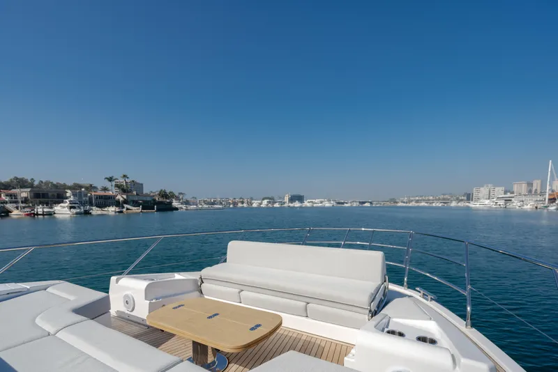 Slide: The Image of Azimut 60 2020 - 100