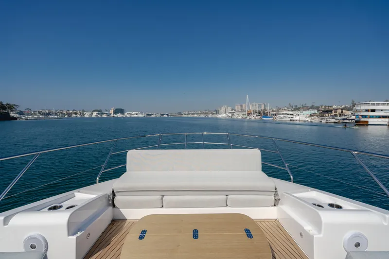 Slide: The Image of Azimut 60 2020 - 101