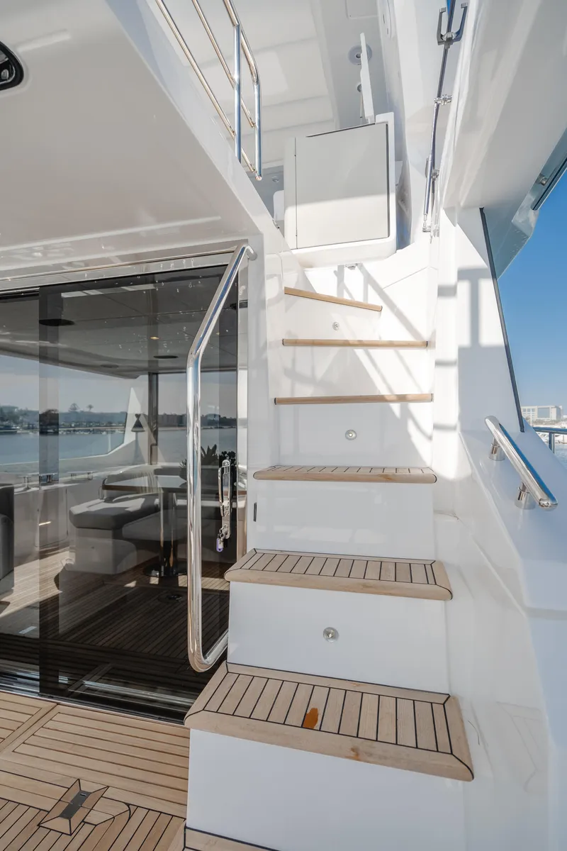 Slide: The Image of Azimut 60 2020 - 104