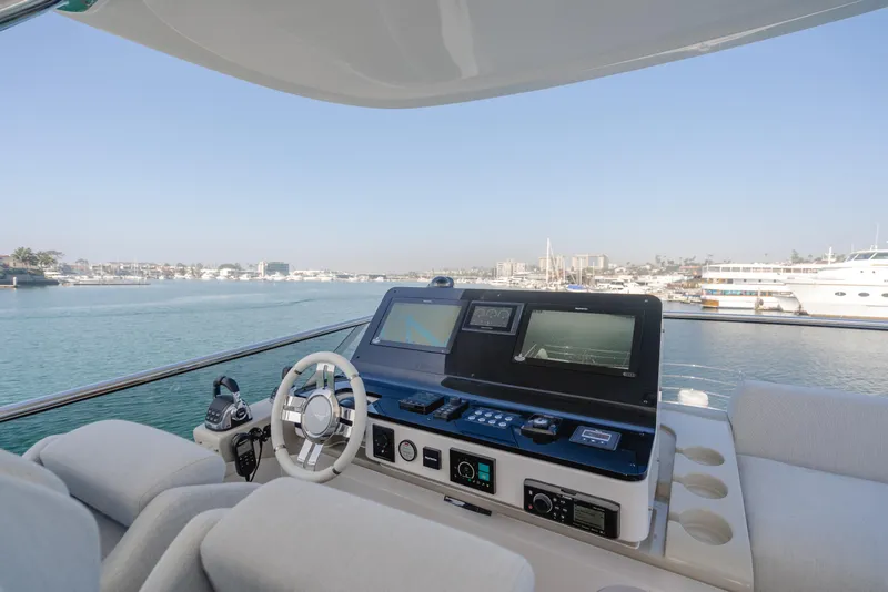 Slide: The Image of Azimut 60 2020 - 105