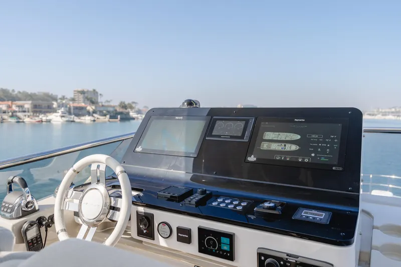 Slide: The Image of Azimut 60 2020 - 106