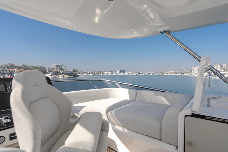 Slide: The Image of Azimut 60 2020 - 107