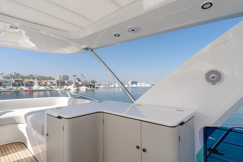 Slide: The Image of Azimut 60 2020 - 110