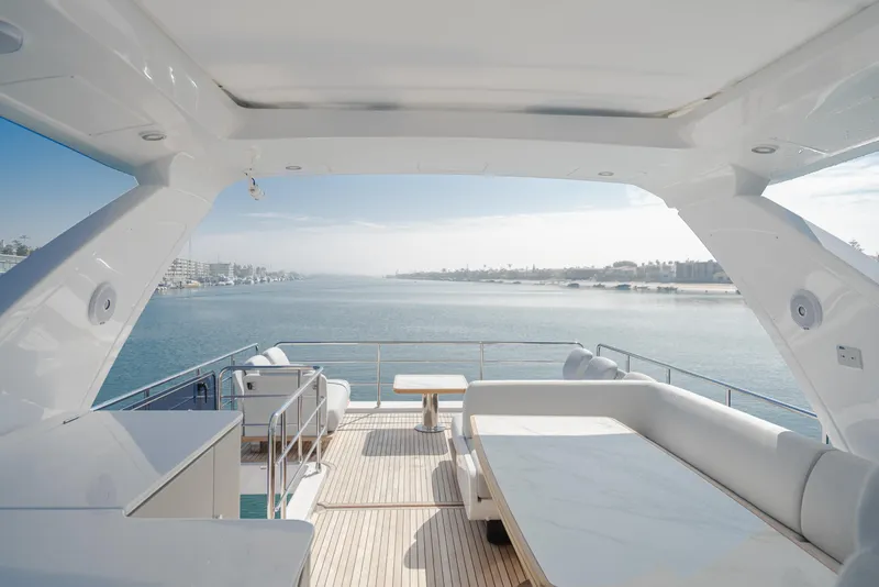 Slide: The Image of Azimut 60 2020 - 113