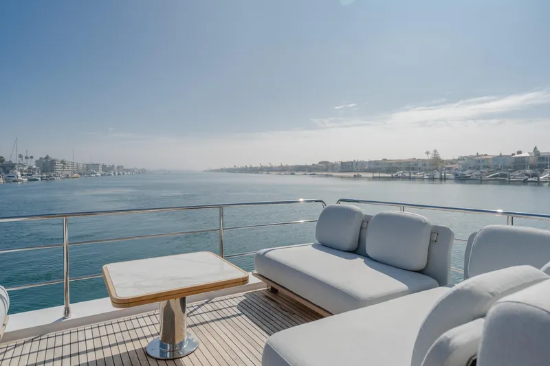 Slide: The Image of Azimut 60 2020 - 116