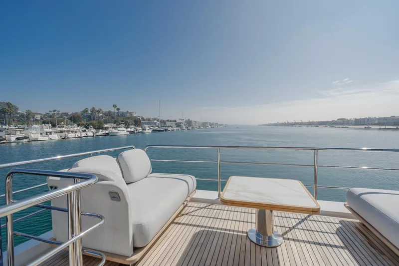 Slide: The Image of Azimut 60 2020 - 117