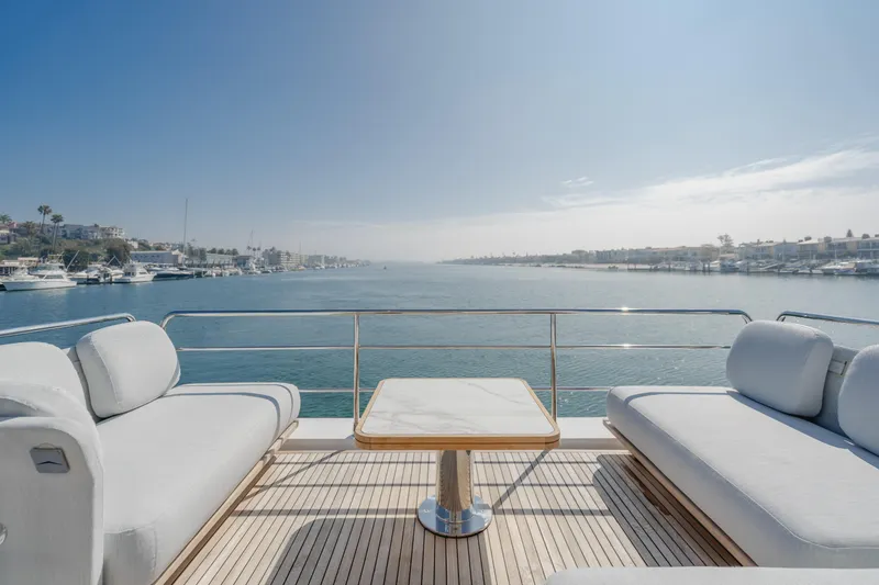 Slide: The Image of Azimut 60 2020 - 118