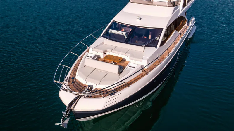 Slide: The Image of Azimut 60 2020 - 12