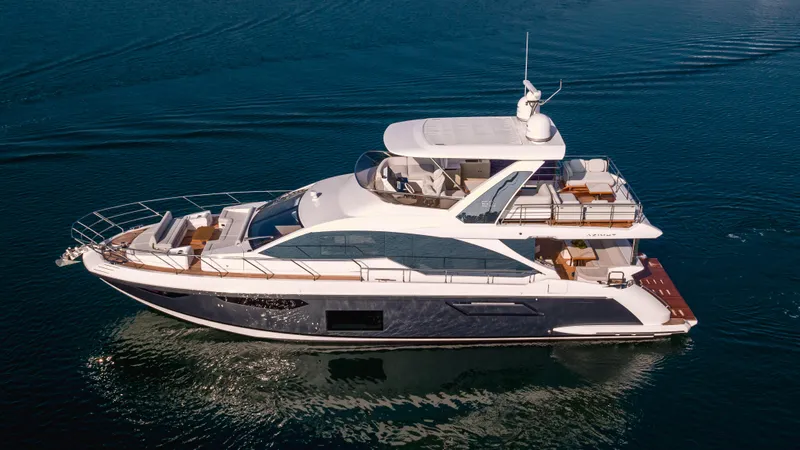 Slide: The Image of Azimut 60 2020 - 13