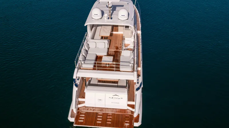 Slide: The Image of Azimut 60 2020 - 14