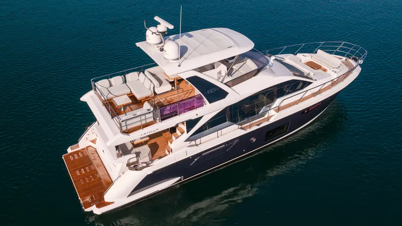 Slide: The Image of Azimut 60 2020 - 15