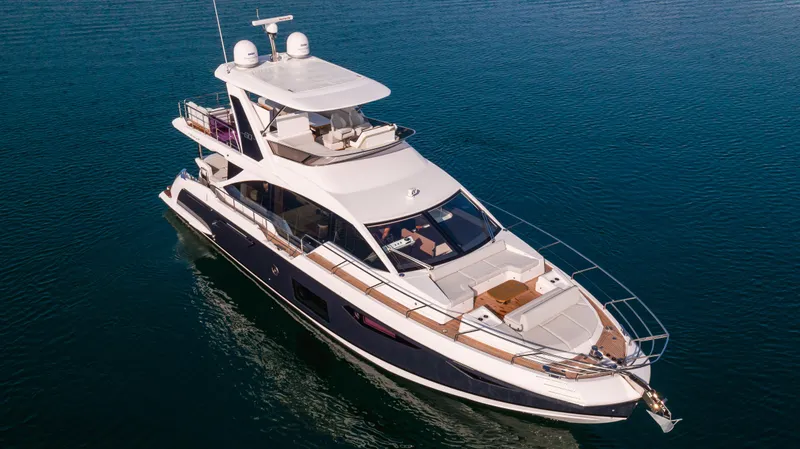 Slide: The Image of Azimut 60 2020 - 16