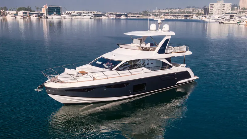 Slide: The Image of Azimut 60 2020 - 21