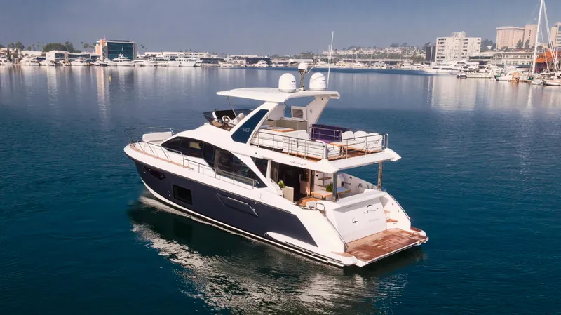Slide: The Image of Azimut 60 2020 - 23
