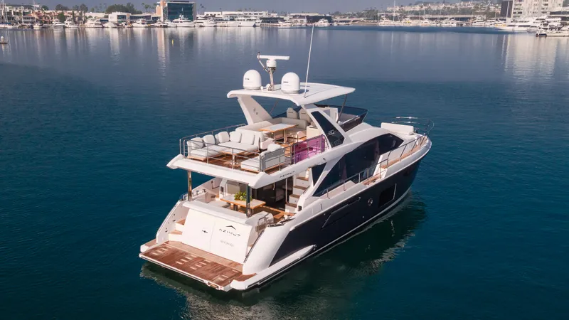 Slide: The Image of Azimut 60 2020 - 25