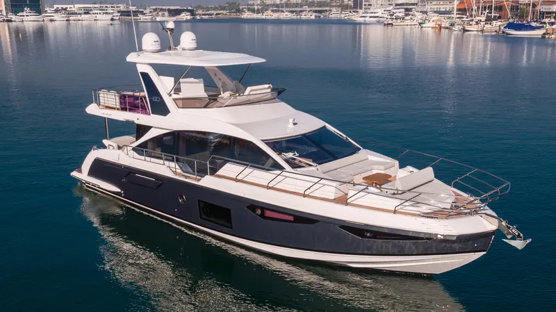 Slide: The Image of Azimut 60 2020 - 28