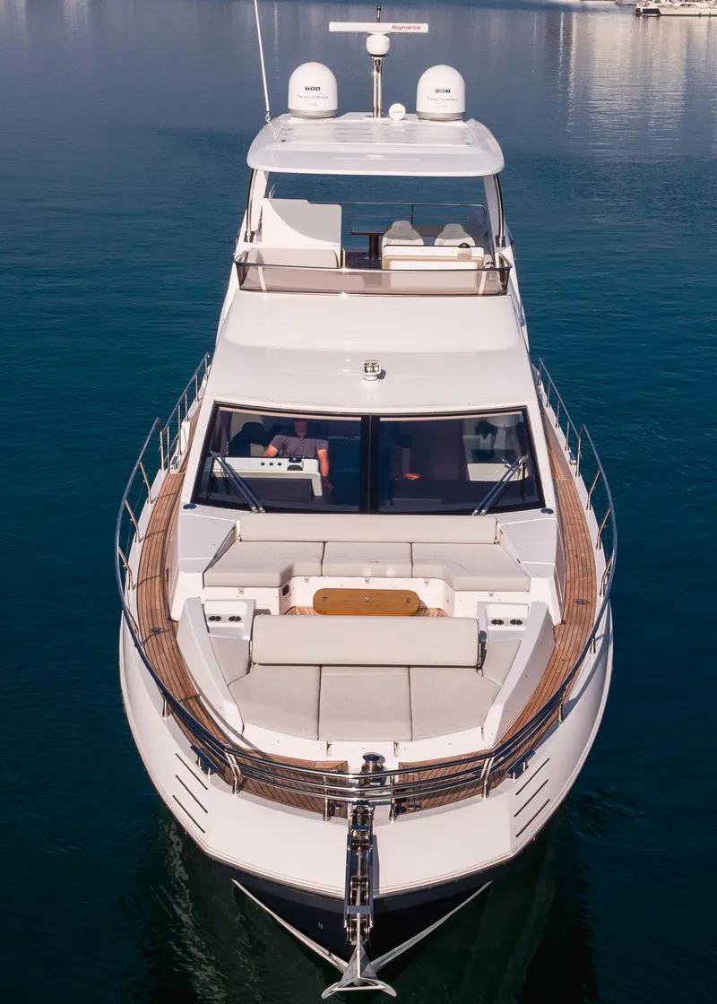 Slide: The Image of Azimut 60 2020 - 30