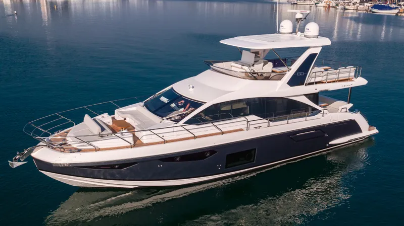 Slide: The Image of Azimut 60 2020 - 32