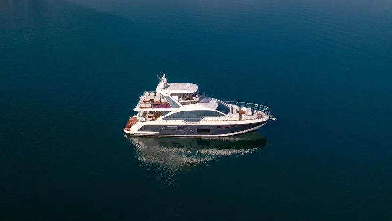 Slide: The Image of Azimut 60 2020 - 35