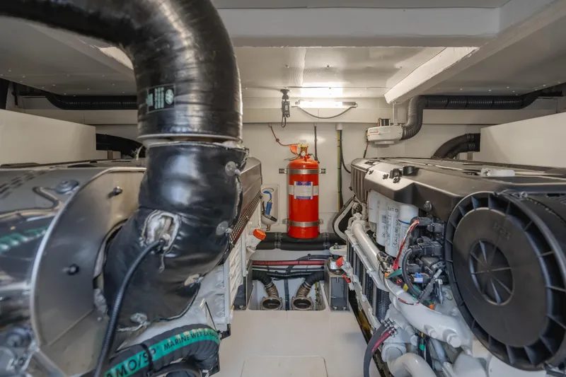 Slide: The Image of Azimut 60 2020 - 37