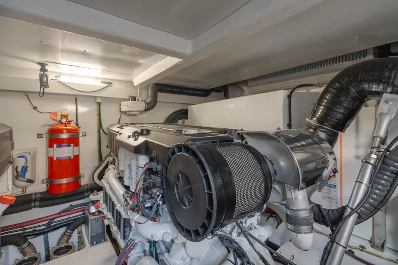 Slide: The Image of Azimut 60 2020 - 38