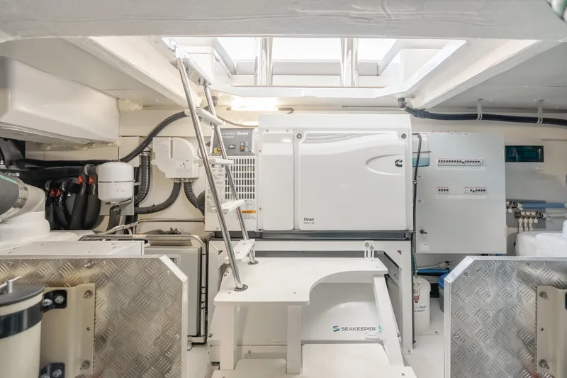 Slide: The Image of Azimut 60 2020 - 41