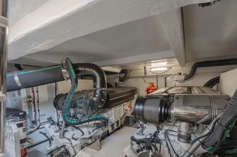 Slide: The Image of Azimut 60 2020 - 42