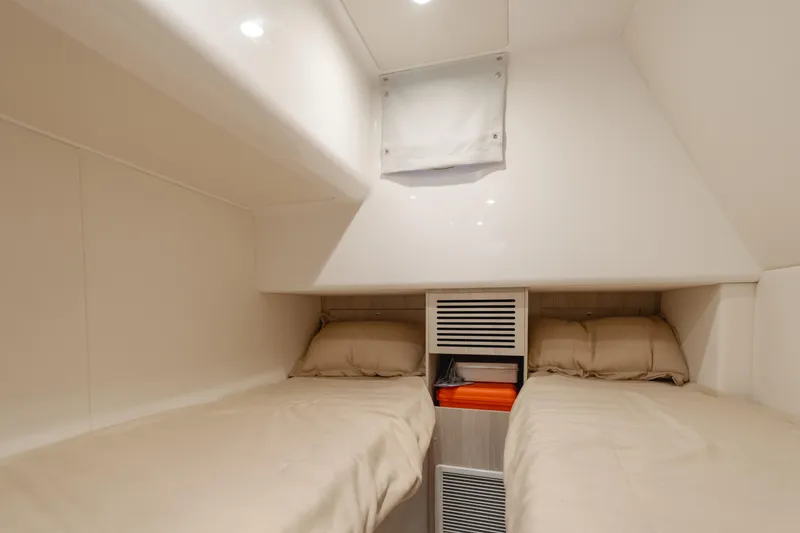 Slide: The Image of Azimut 60 2020 - 45