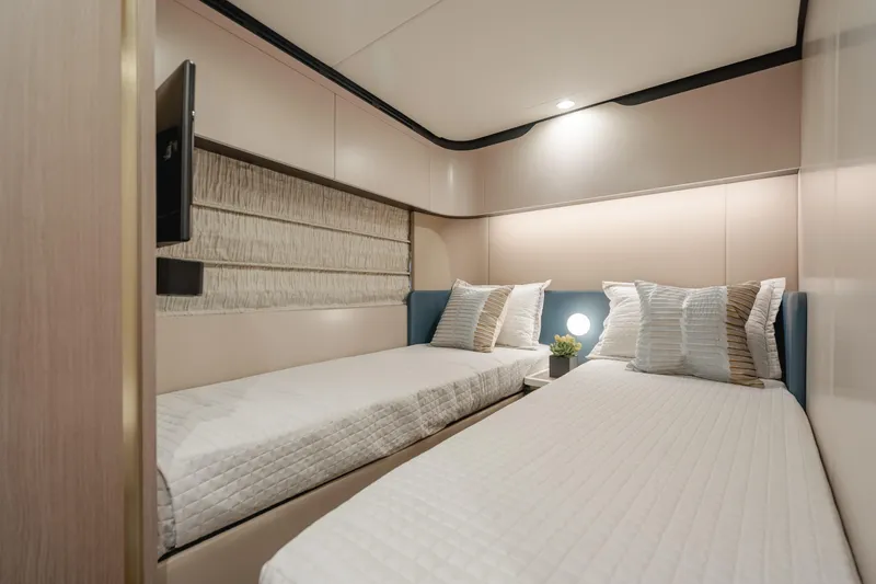 Slide: The Image of Azimut 60 2020 - 46